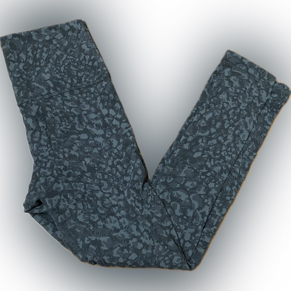Women’s Lululemon Grey/Black Leopard Print Align Leggings